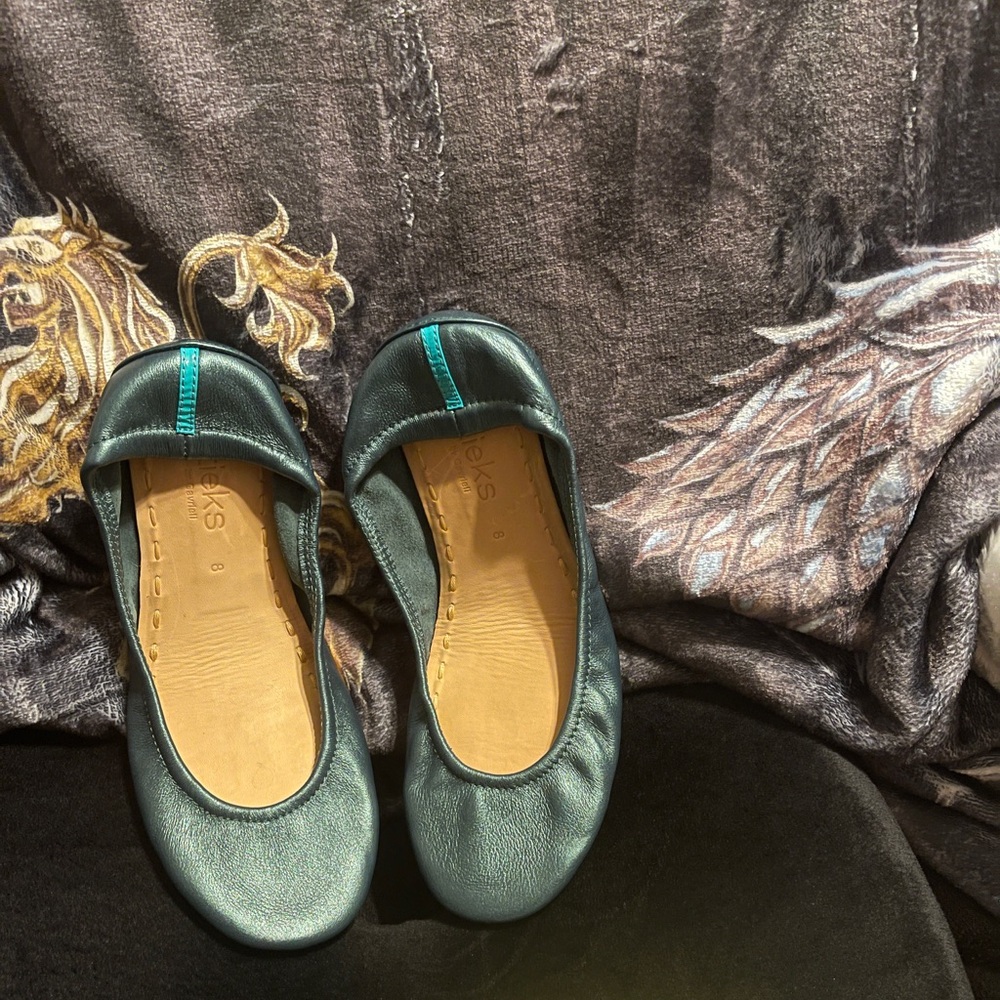 Brand new Tahitian pearl tieks size 8